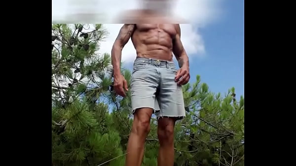Image exhib de mon anus et branlette avec un doigt dans le cul, &agrave_ poil en foret,