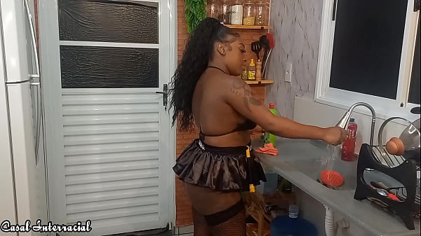 Image Novinho ficou sozinho com empregada casada , e n&atilde_o aguentou e gozou na cara dela