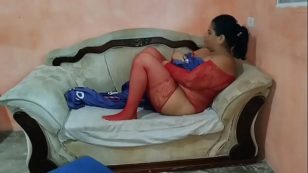 Image Hijastra se mastuba frente al viejo verde de su padrastro para que el termine follando su rico y delicioso co&ntilde_o dejando el culo lleno de semen
