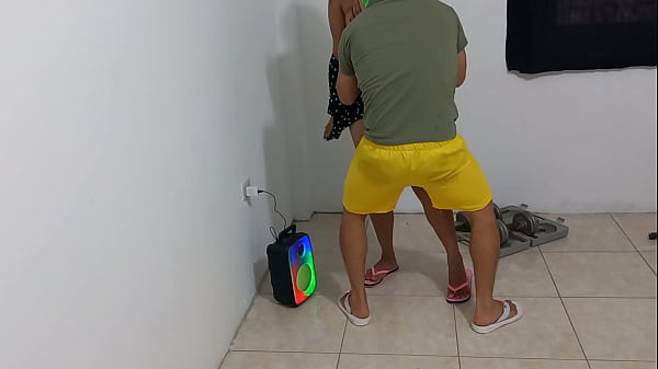 Image me follo a mi madrastra mientras me visitaba en el gimnacio