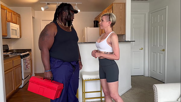 Image HELPING THE MAINTENANCE MAN COOL OFF (FREE PREVIEW)
