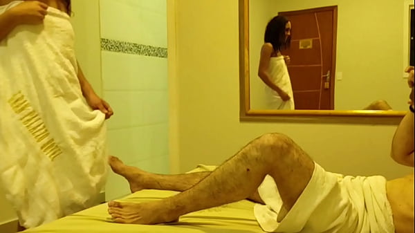 Image Ela sai do banho cheia de tes&atilde_o e pede pro namorado comer s&oacute_ o cuzinho