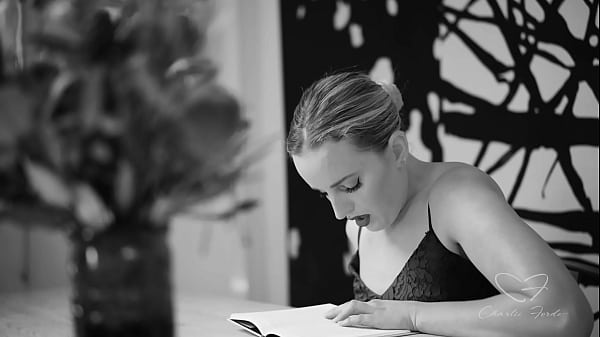 Image Amber Moore's Erotic Book Made Charlie Forde Masturbate Her Cunt!