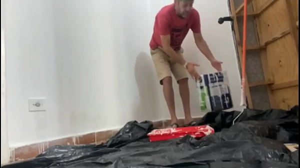 Image PAGUEI O PINTOR COM A BUCETA E ELE ME DEU UM BANHO DE PORRA - BASTIDORES