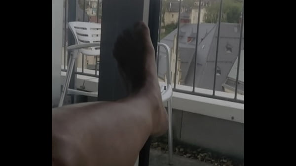 Image wanking at the hotel window