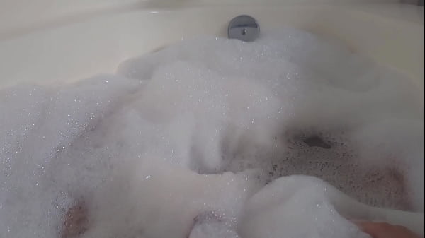 Image I masturbate myself while taking a bubble bath