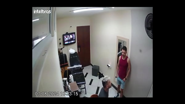 Image Fui receber uma massagem relaxante e o massagista me comeu - Assista Completo
