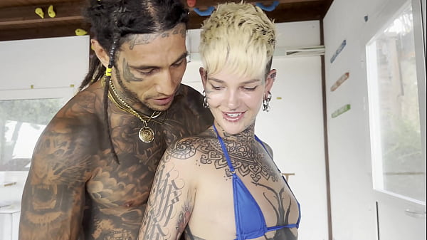Image Sexy tattooed fresa came to training session