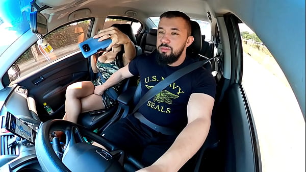 Image Passageira Safada entra no Uber sem calcinha e motorista n&atilde_o resiste