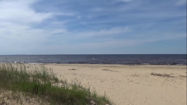 Image Mommy with a big ass fucked in all holes on the beach
