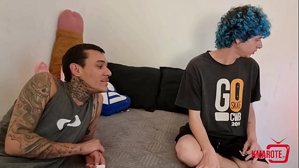 Image Dois amigos comendo a amiga gostosa depois de espiar ela no chuveiro