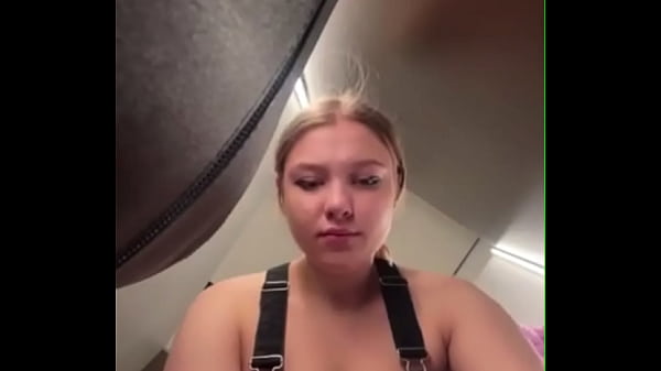 Image Masturbate in the fitting room