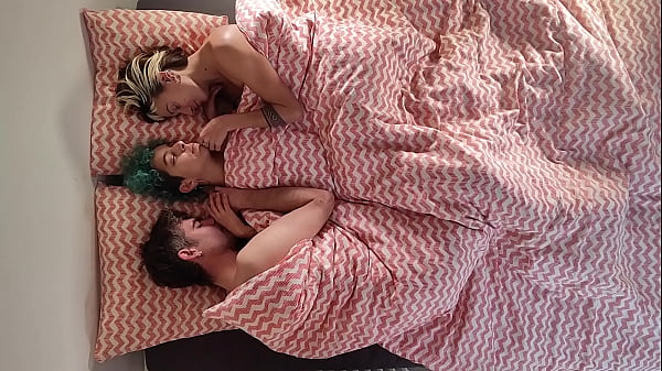 Image Horny in the morning - Friends have a beatiful threesome (FULL VIDEO!)