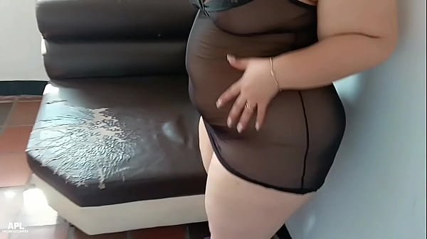 Image La hermanastra de mi esposa es muy cachonda, siempre que esta sola en casa sabe como hacer para que yo le meta mi verga en su rico co&ntilde_o