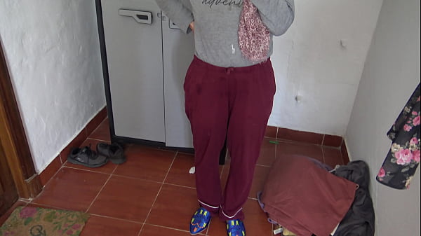 Image turkish cuckold wife lets german landlord film her hairy pussy while husband is at work
