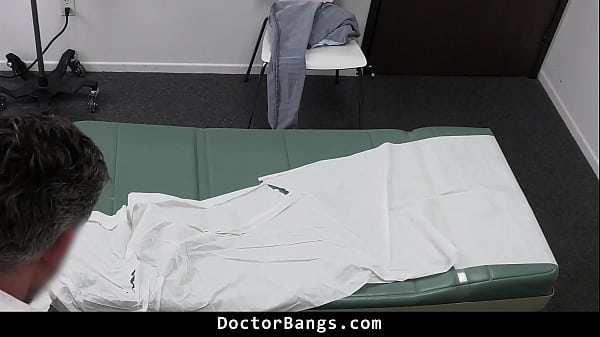Image Teen Cannot Stop Sneezing and Needs Immediate Treatment  - Doctorbangs