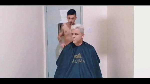 Image Atendimento TOP do Barbeiro mais gostoso do Brasil o Barber shop putao. Recebeu pica como pagamento.