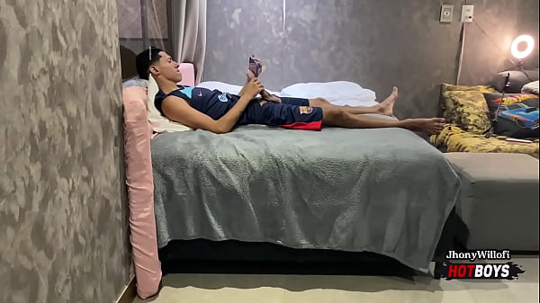 Image PRIMO HETERO BATENDO UMA E RESOLVI ALIVIAR ELE