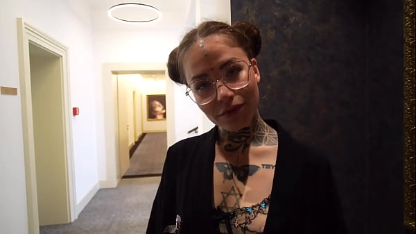 Image POV - Me follo a una desconocida cachonda que est&aacute_ en mi mismo hotel y la grabo