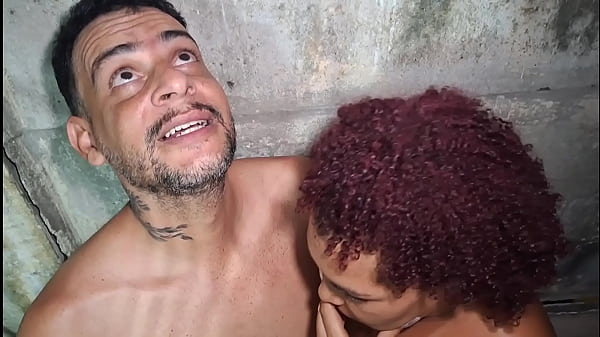 Image Meu vizinho me flagrou com meu amante e cobrou uma mamada como sil&ecirc_ncio