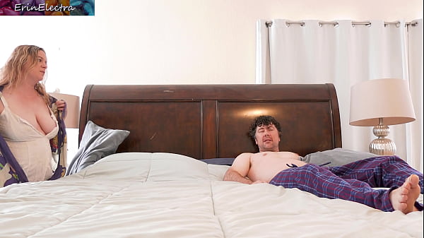 Image Stepmom makes up for having to share a bed by giving head