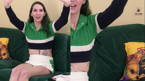 Image Kit Summers &quot_unboxing&quot_ the outfits for try-on and her first response