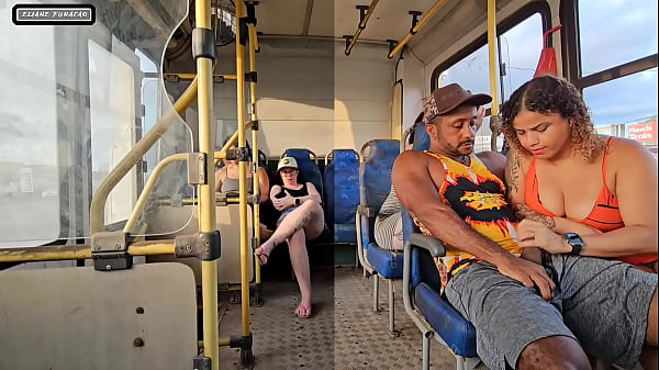 Image MULHER CASADA DAR MOLE PRA UM CARA ESTRANHO DENTRO DO ONIBUS E TERMINA TRANZANDO COM ELE