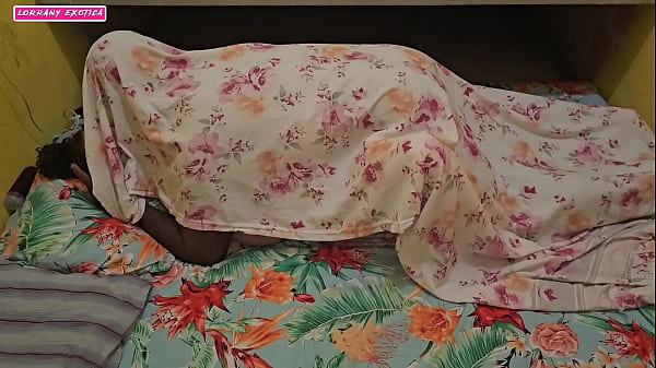 Image CASAL E VISTO FAZENDO SEXO ENBAIXO DOS LEN&Ccedil_OIS FOI SO NO CUZINHO