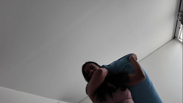 Image estudiante recibe una ayuda en su tarea