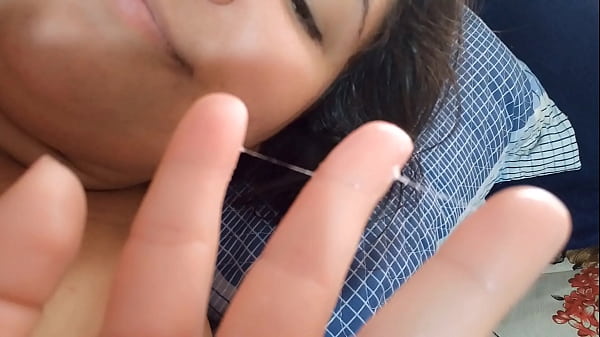 Image Tive que voltar me masturbar com o celular grudado no carregador. Parte 2/2.