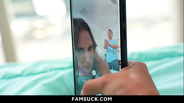 Image Stepbrother Catches His Young Stepsister Sending out Nudes - Famsuck