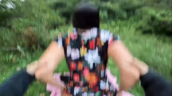 Image Sexo al aire libre con la mejor amiga de mi novia usando vestido sexy