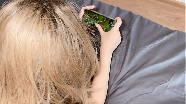 Image Girl was fucked while playing League of Legends