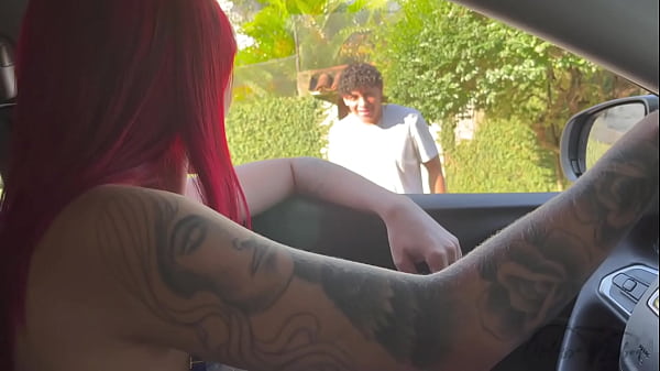 Image Dando um role de carro encontrei um gringo perdido no Rio de janeiro, dei uma ajuda e a minha buceta para ele foder muito e o safado gozou dentro