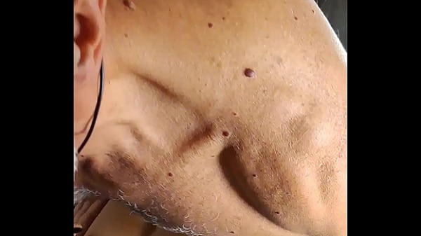 Image Teresa jones gioca con il cazzo del suo uomo poi si fa scopare nel culo