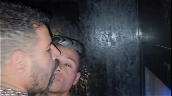 Image de publica&ccedil_&atilde_o: Oct 04, 2024 TROCA TROCA, TRENZINHO, LEITADA NO GLORY HOLE, UM SEXO ENTRE TR&Ecirc_S MACHOS NOS FUNDOS DO BAR - FULL SHEER.COM