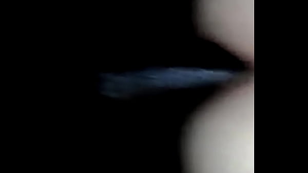 Image Amigo do corno realizando desejo sexual de comer o cu da esposa do amigo, pica grossa e grossa entrando no &acirc_nus v&aacute_rias vezes, arrombando o cuzinho da casada japinha.  Ao chegar marido encontra a esposa usada e toda gozada secretamente