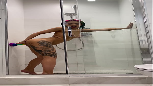 Image Naked Roxy showers and Masturbates