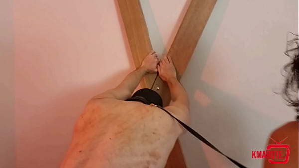 Image Morena femdom provocando e punindo o escravo