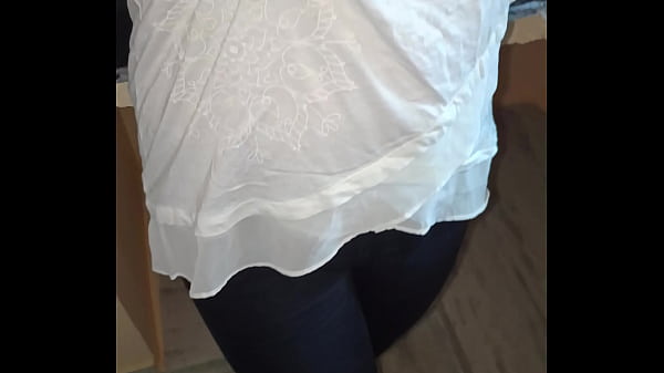 Image Kitchen me kaam karte hue Bhabhi ki moti gand dekh k hui neeyat kharab !!
