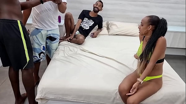 Image Bastidores da grava&ccedil_&atilde_o com a novinha Thai Kalifa na maior putaria com varios machos liberando ate cu e fazendo Dp