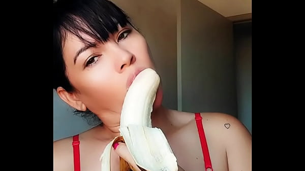 Image Se eu fa&ccedil_o isso com uma banana imagina oque eu fa&ccedil_o com voc&ecirc_. Garganta profunda e suculenta, imposs&iacute_vel n&atilde_o gozar com a esposa do corno