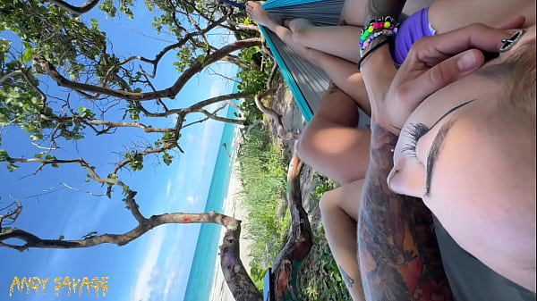 Image PUBLIC FINGERING at the beach