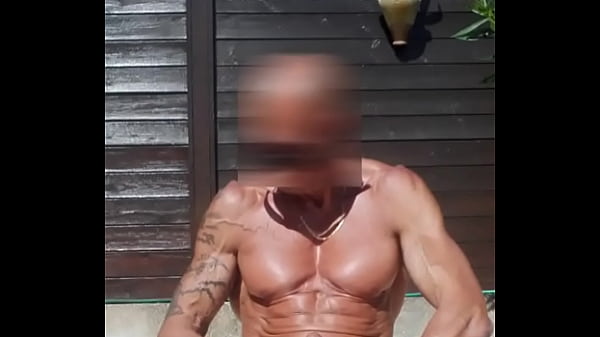 Image Apr&egrave_s ma s&eacute_ance d'assouplissement,caresse de ma bite a poil sur la terrasse, &eacute_jaculation &eacute_paisse,