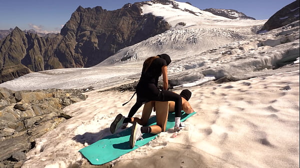 Image Outdoor Pegging Fucking on a real Glacier !