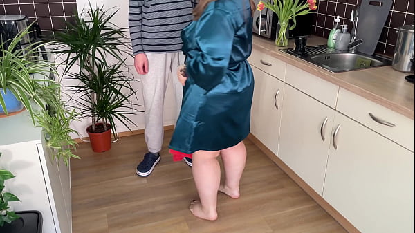 Image Fingering old milf's hairy pussy
