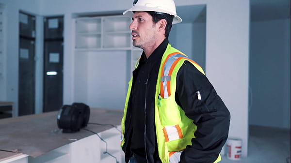 Image Busty Savanah Storm Gets Fucked by Construction Worker