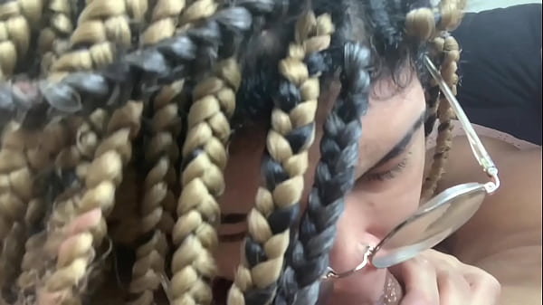 Image Minha enteada n&atilde_o resistiu ficar olhando e mamou junto com a sua madrasta