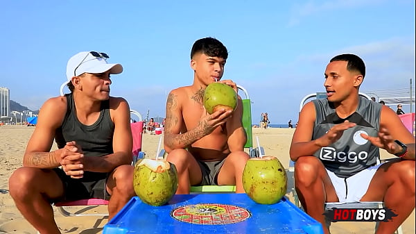 Image Dois novinhos macetaram o amigo safado!