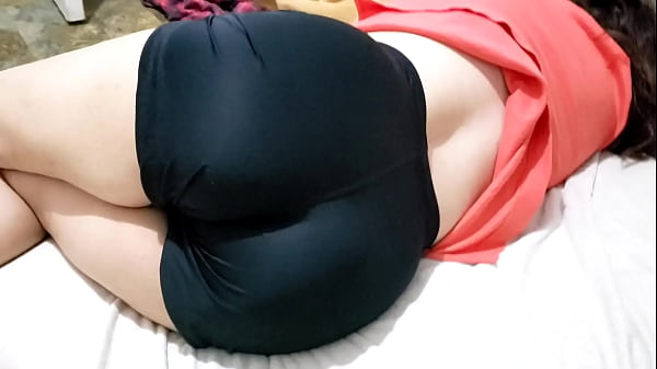 Image MI AMIGA SE QUEDA EN MI CASA Y SE PONE UN RICO MINI SHORT